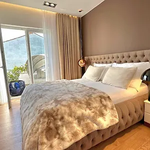 New!!! 2024 Marea With Xxl Sunny Terrace Apartment Poreč